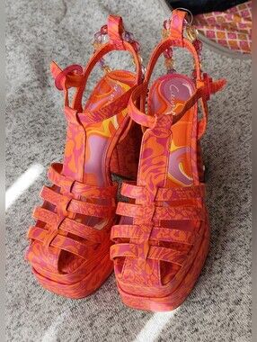 Circus NY Platform Heels (Sz: 6; By Sam Edelman)